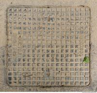 manhole cover rusty 0012